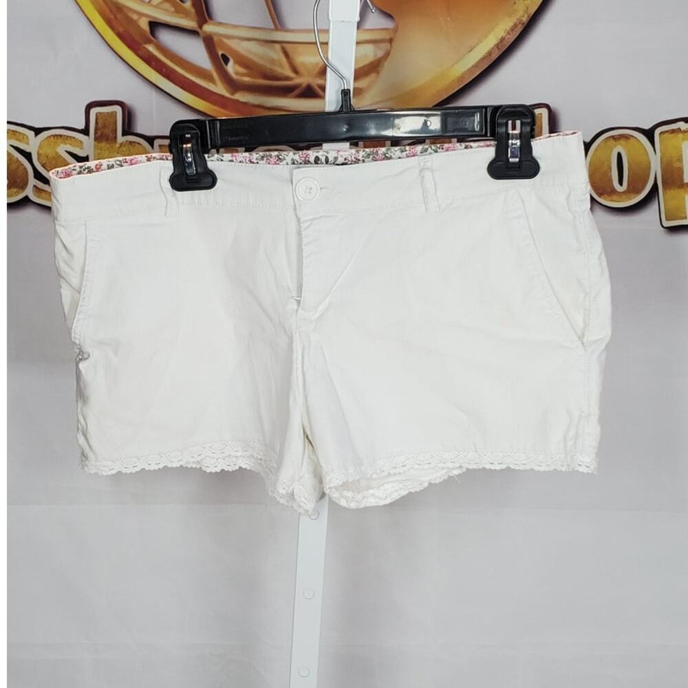 Ambiance Apparel White Lace Trim Shorts Women's Large